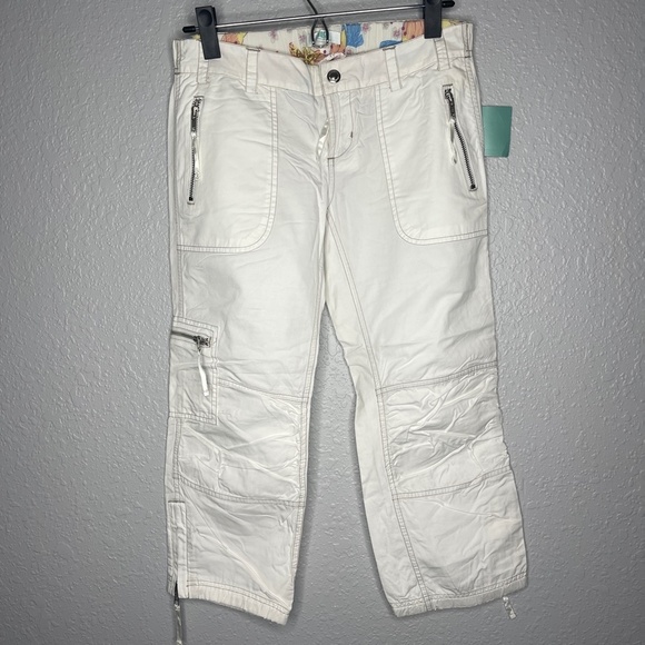 NWT JLO Dew cropped  white pant w/ zip detail ( juniors) - Picture 2 of 6